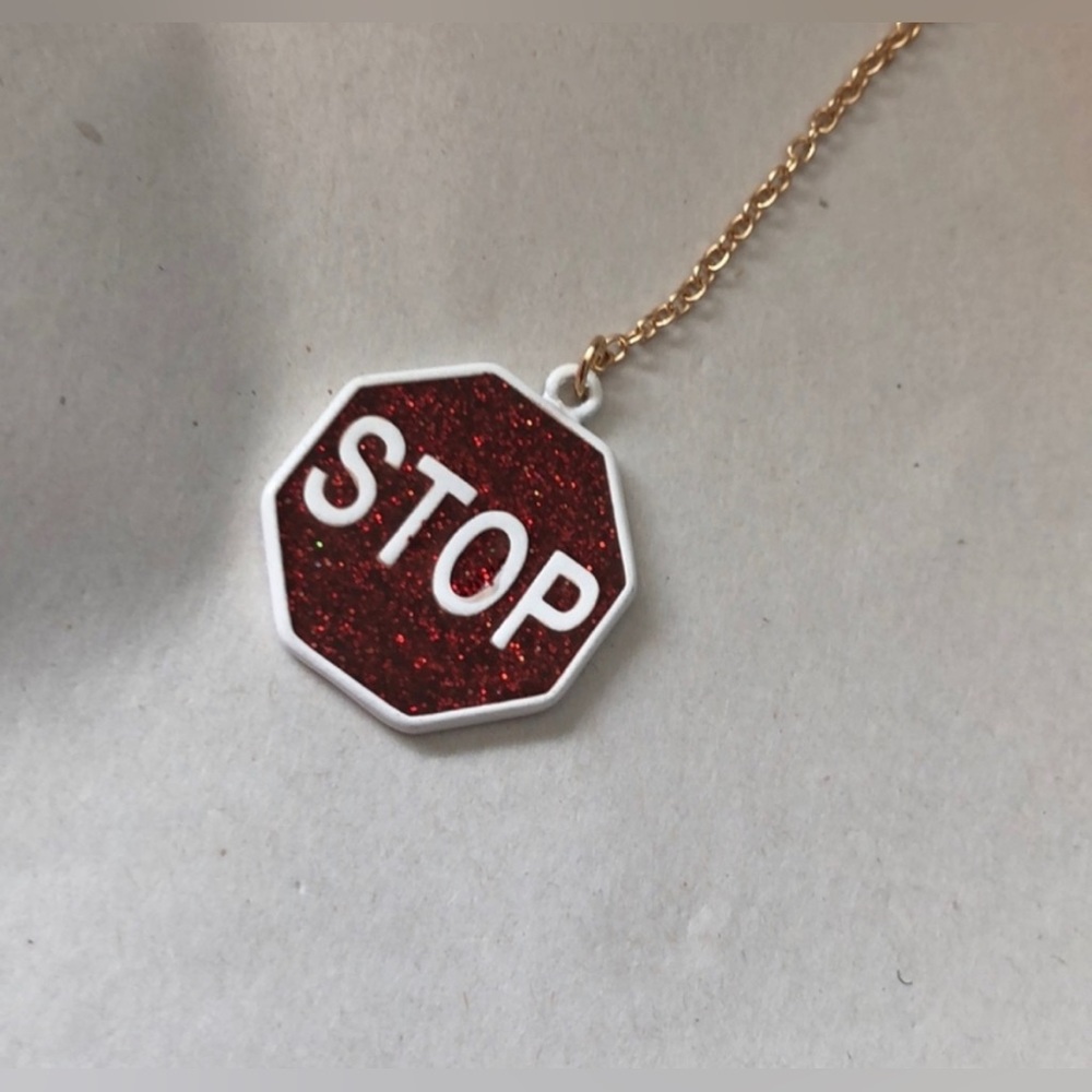 NWT 🚌♥️ Betsey Johnson school bus heart Necklace - Picture 9 of 15